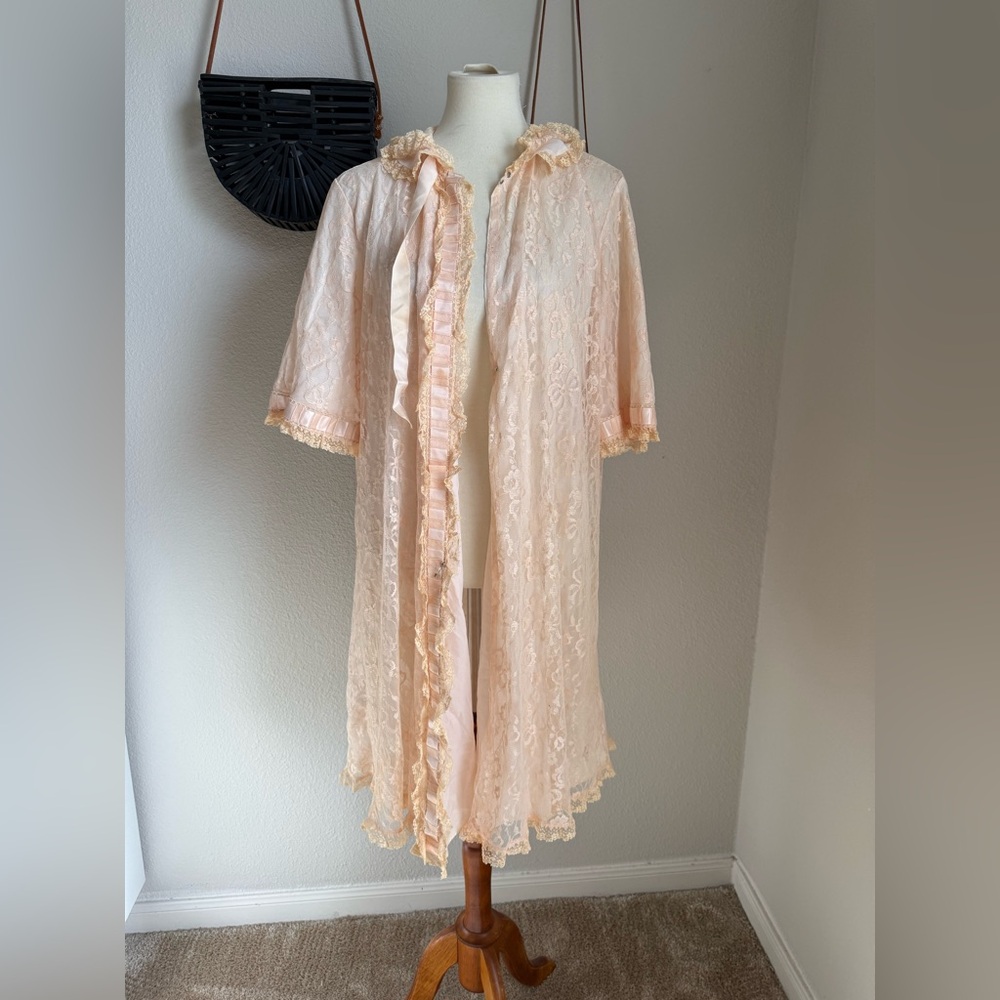 Vintage 1950’s Odetta Barsa Lace Peignoir Robe